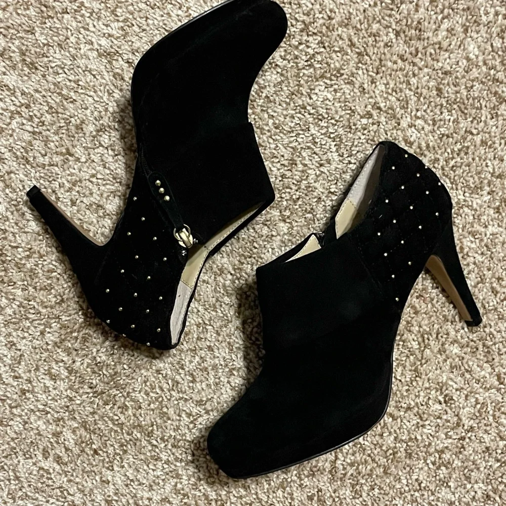 Adrienne Vittadini Black Suede Cuffed Studded Ankle Bootie stiletto 9-1/2 M EUC - Picture 5 of 16